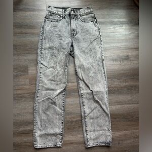 Madewell The Perfect Vintage Straight Jean in Acid Wash Faded Grey Color